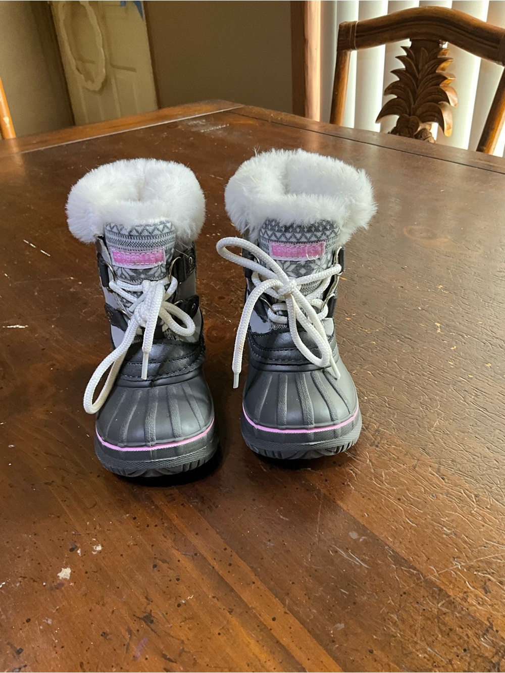 London Fog size 7 girls snow boots